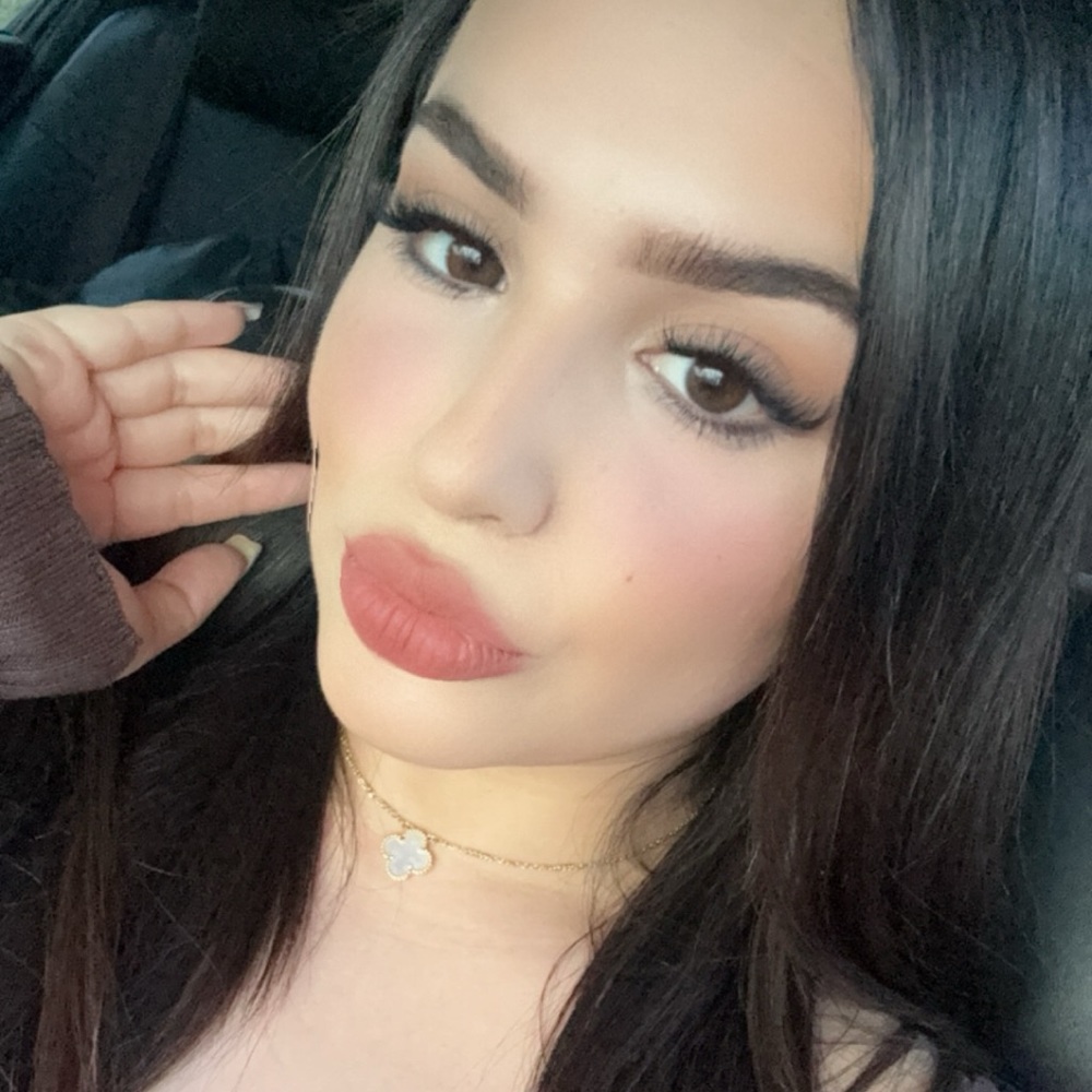 Meet your Posher, April